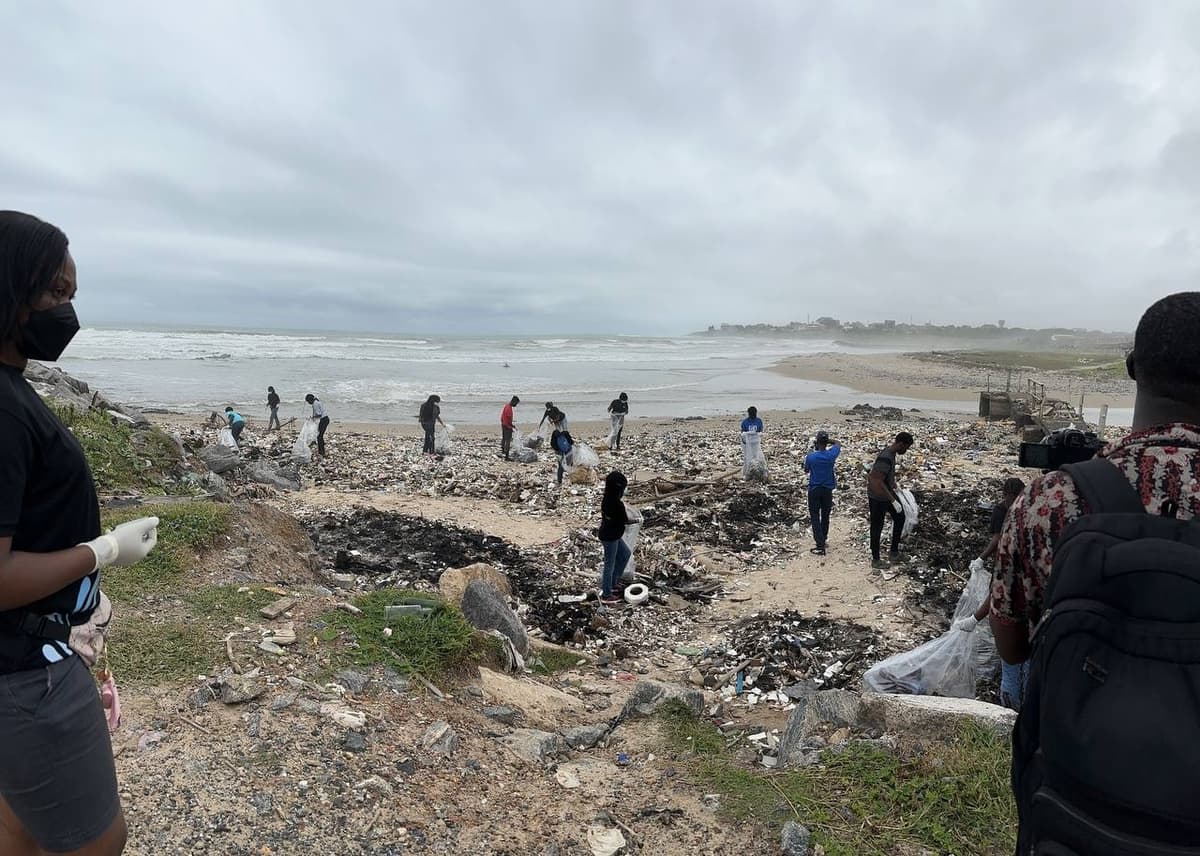 Ghana Sakumono Beach Clean-Up - Image 2