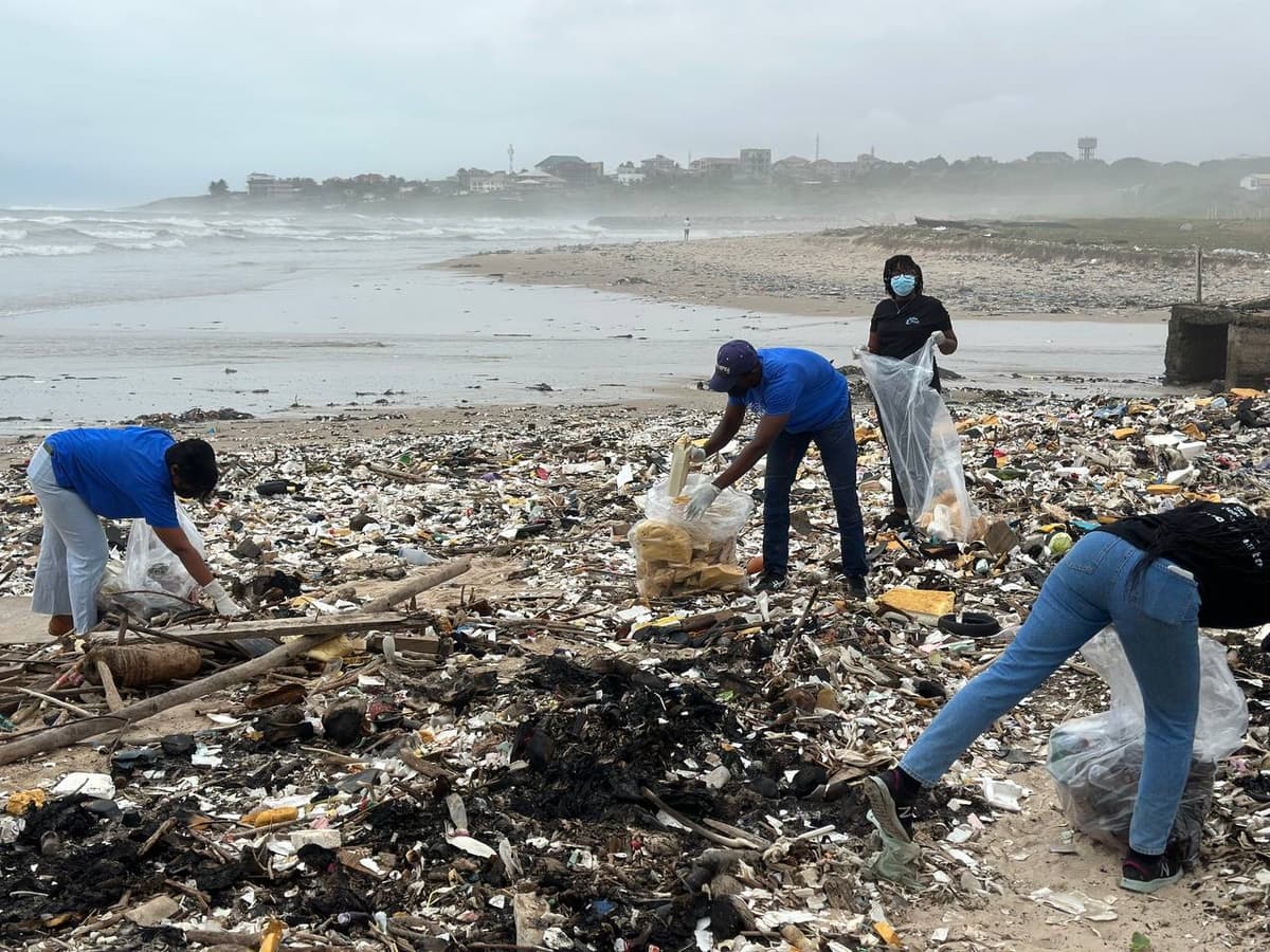 Ghana Sakumono Beach Clean-Up - Image 3